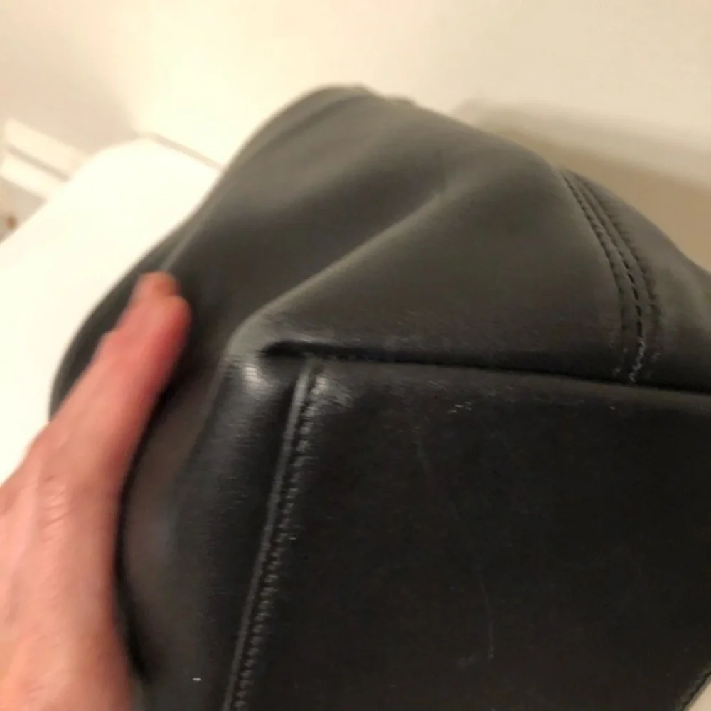 COACH Vintage black leather bag nickel hardware